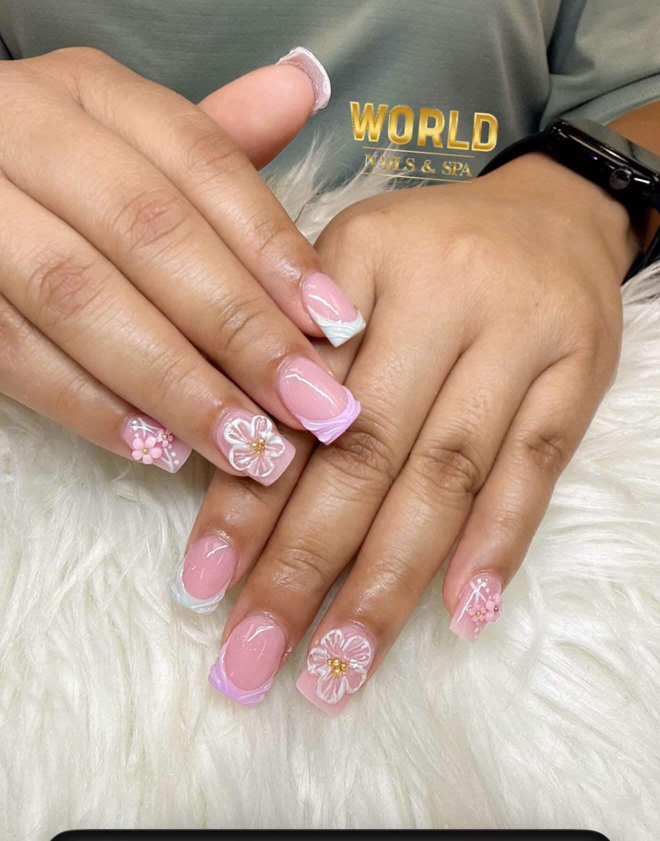 World Nails & Spa